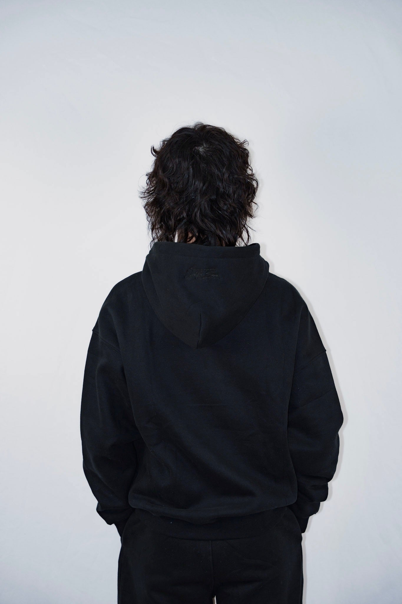The Everyday Pullover - black