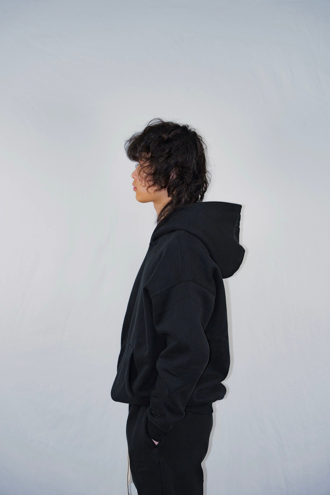 The Everyday Pullover - black