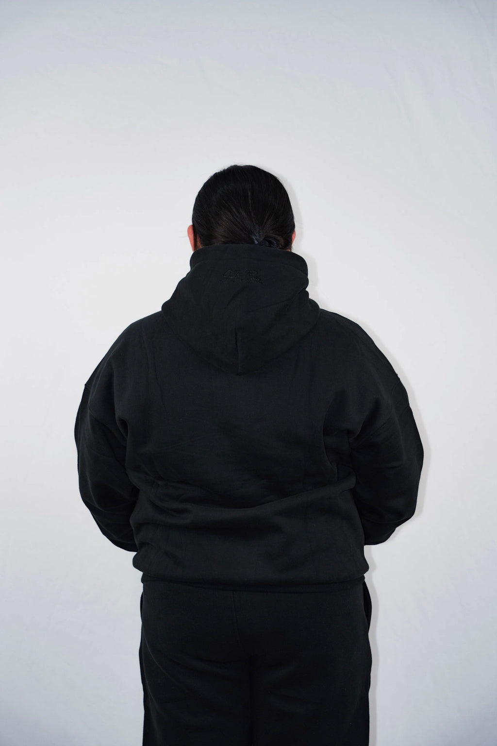 The Basic Pullover - black