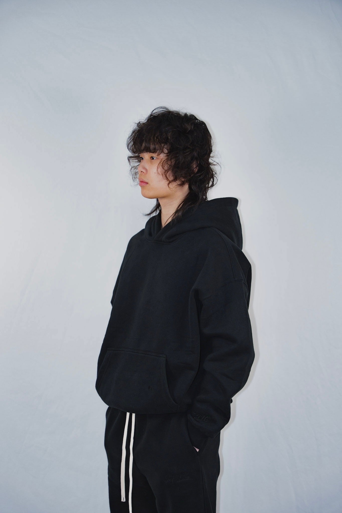 The Everyday Pullover - black