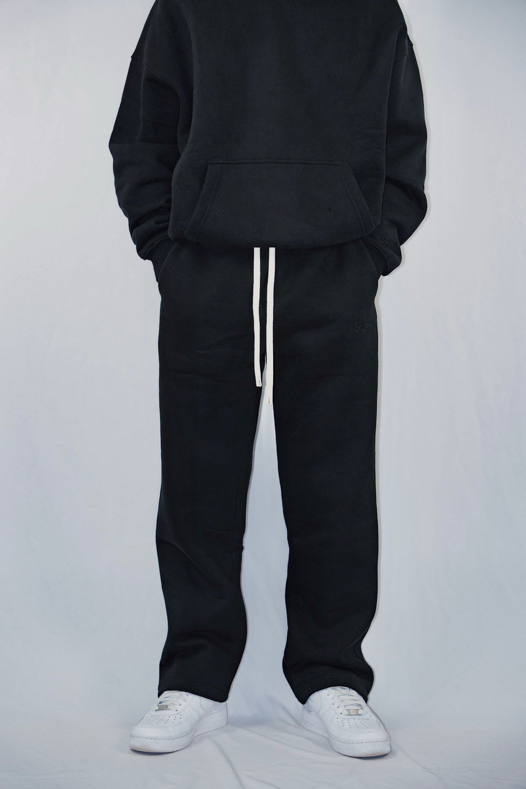 The Basic Sweats - black